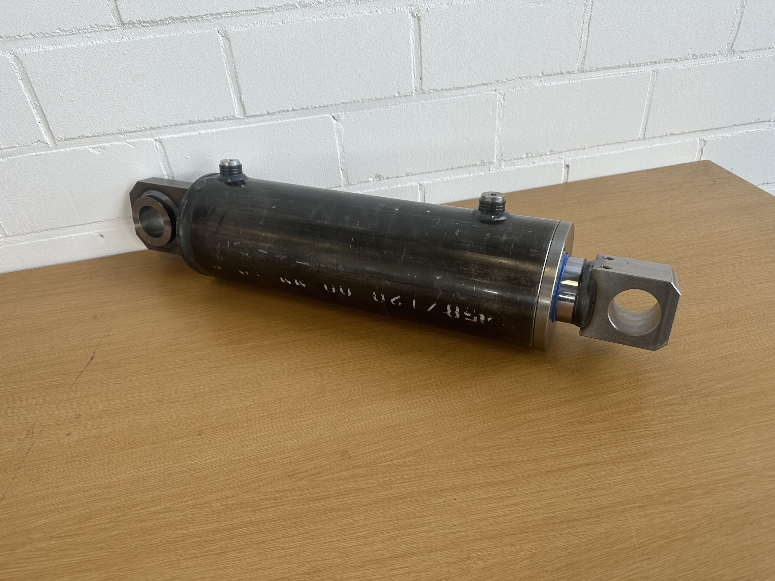 Dopoelwirkender Hubzylinder Scaled